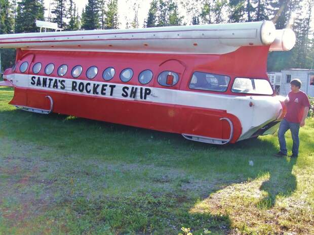 Уникальный рождественский экскурсионный автобус Santa's Rocket Ship