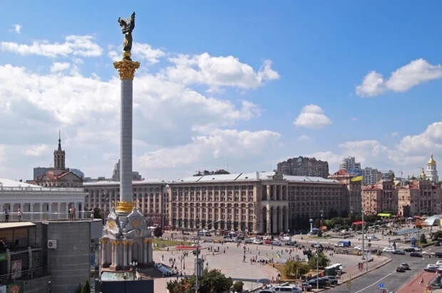 В музее в Киеве убрали посвященную погибшим солдатам надпись на русском