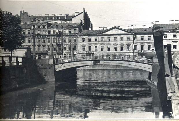 Введенский канал, вид на Александровский мост в середине 1940-х годов
