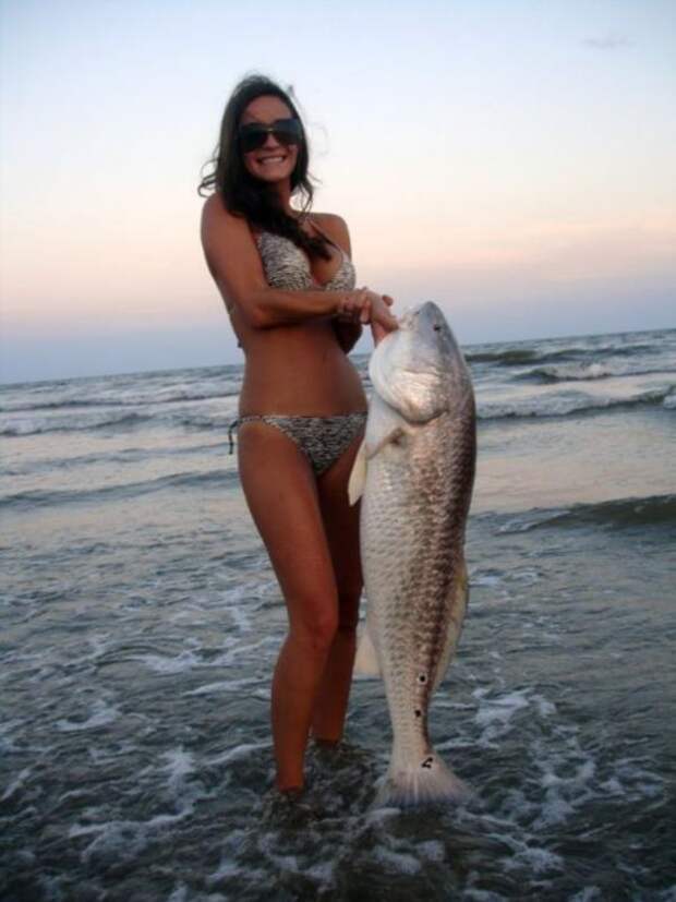girls-fishing-bikini-5