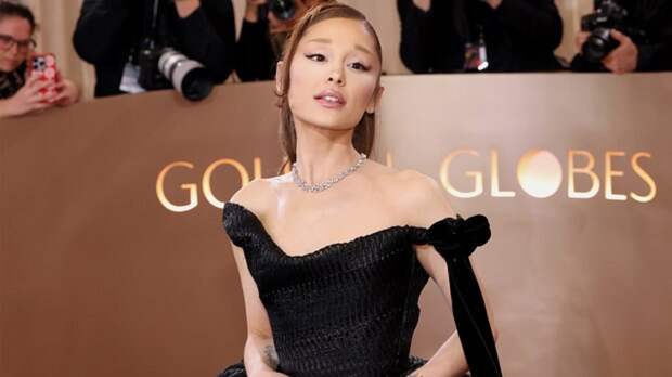 Ариана Гранде высмеяла Vogue за нелепую деталь на ее фото