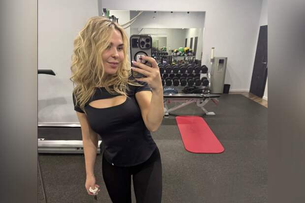 Певица Пелагея снялась в обтягивающем спортивном костюме