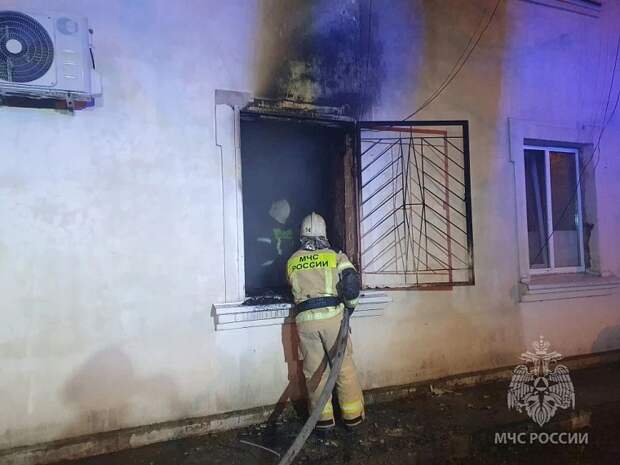 При пожаре на улице Мира в Тюмени спасено семь человек