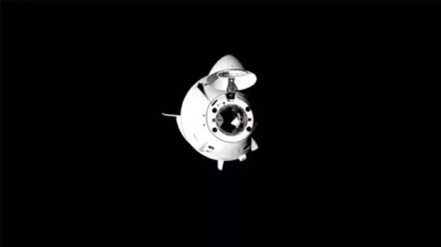 Космический корабль SpaceX Crew Dragon с российским космонавтом прибыл на МКС