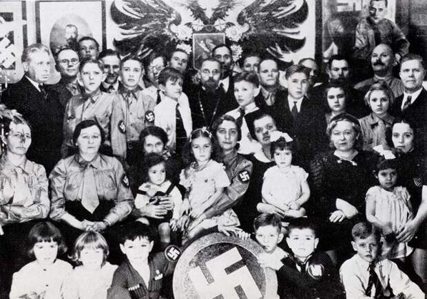 Преподаватели и ученики русской фашистской библейской школы в Нью-Йорке, 1930-е гг