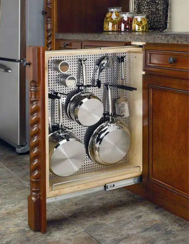 Выдвижные системы хранения: 10 гениальных решений для вашей кухни