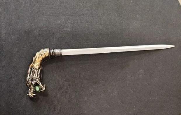 Трость с секретом нашлась у свидетеля в российском суде