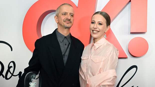 «Тон, которым я прошу вернуть мужа телефон — бесценен»: Ксения Собчак раскрыла подробности отдыха с Константином Богомоловым