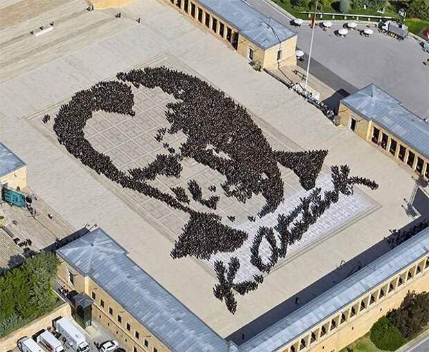 И немного современного творчества. Портрет Mustafa Kamal Ataturk. 6000 человек инетресное, старые забавы, факты, фигуры из людей, флешмоб