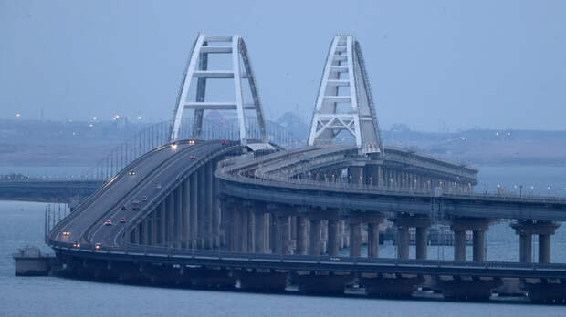 На Крымском мосту временно перекрыто движение