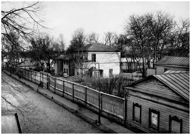Хамовники. Вид московской усадьбы Льва Толстого со стороны переулка. история, мдф, фото