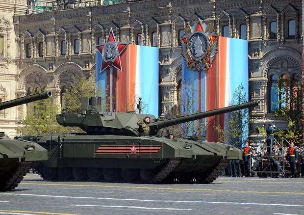 Американские СМИ рассказали, в чем российский Т-14 «Армата» превосходит американский «Абрамс» Американские СМИ рассказали, в чем российский Т-14 «Армата» превосходит американский «Абрамс»