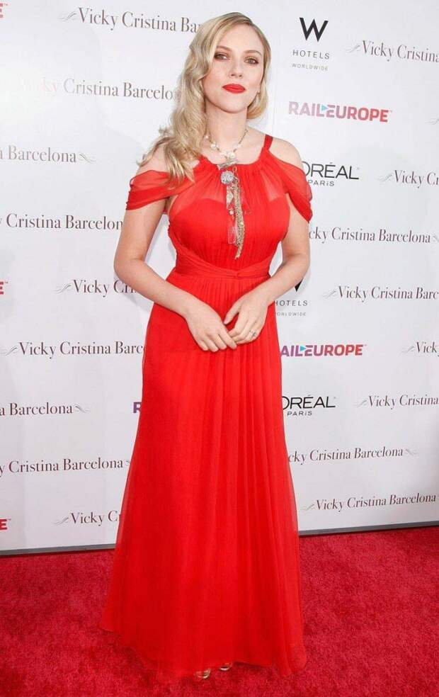 scarlett johansson red dress