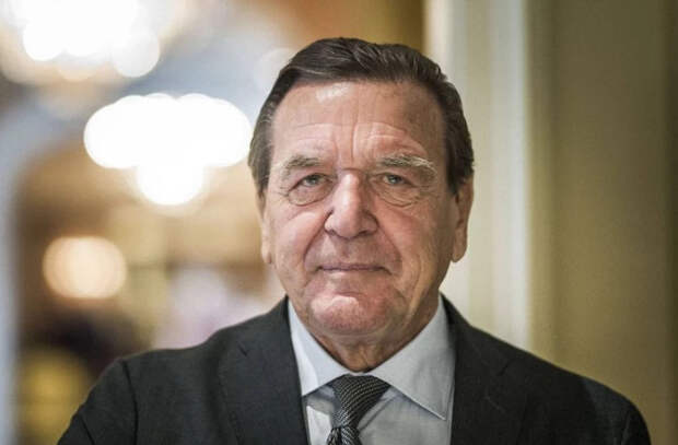 Шредер подал в суд на Бундестаг с требованием вернуть ему особые привилегии