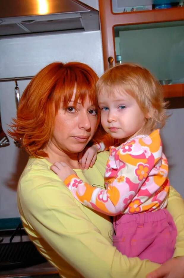 «Муж предлагал мне имитировать беременность»: Алёна Апина о бесплодии и суррогатном материнстве