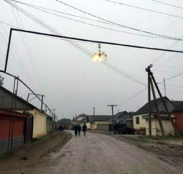 Люстра на улице. Люстра на улице.