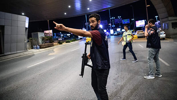 На месте теракта в аэропорту Стамбула. 29 июня 2016