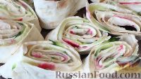 Фото к рецепту: Рулет из лаваша с крабовым мясом