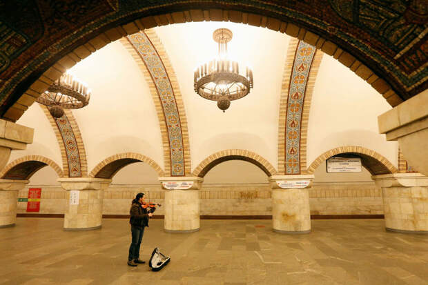 Пустое метро в Киеве, Украина