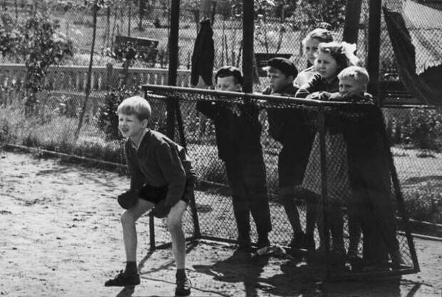 Как это было : развлечения советских детей .