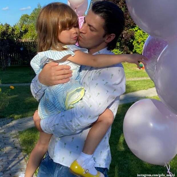 Гела Месхи поделился фото с дочерью и Екатериной Климовой и признался им в любви