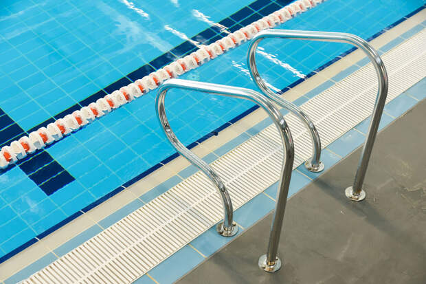 Daily Mail: в США две 3-летние сестры утонули в бассейне частного дома