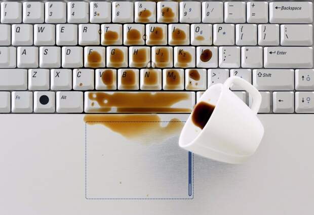 Пролил кофе на ноутбук