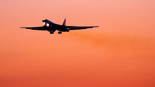 "Блэкджек" всё ближе": NORAD увидел угрозу в "арктическом полёте" пары российских Ту-160