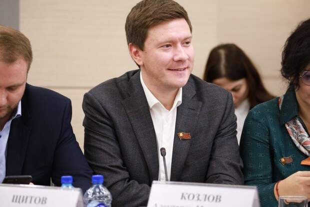 aleksandr-kozlov-so-znakom-kachestva-ot-edinoy-rossii_1.jpg