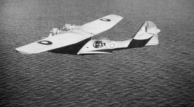 PBY «Catalina»(летающая лодка "Каталина") в полете. 