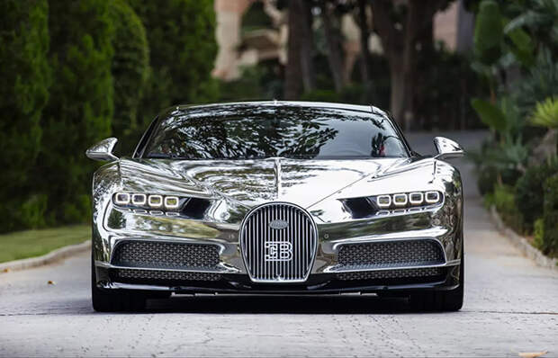Зеркальный Bugatti Chiron./ Фото: auto.ru