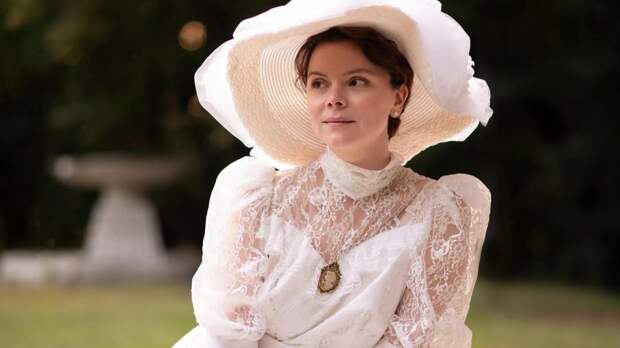 Жена Евгения Петросяна похвасталась коллекцией обуви стоимостью более полумиллиона рублей