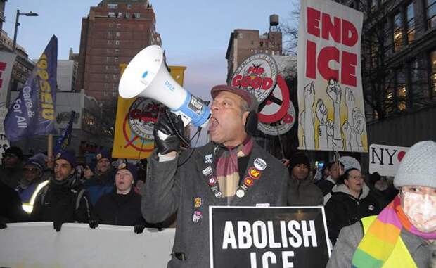 С закидонами Трампа США могут не дожить до 250-летнего юбилея, полагает Такер Карлсон