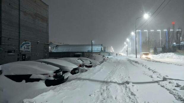 На Алтае из-за метелей перекрыли трассу для грузовиков и автобусов