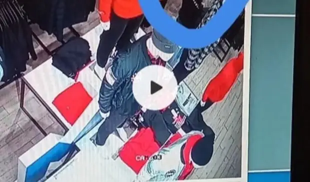 Подростки украли куртки на сумму 12 тысяч рублей в ТЦ «Депо» в Тагиле