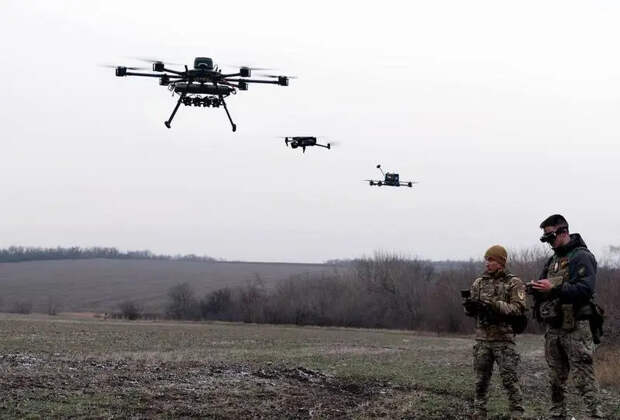 Российские военные защитили участок дороги под Часовым Яром от FPV-дронов ВСУ с помощью плотной сетки