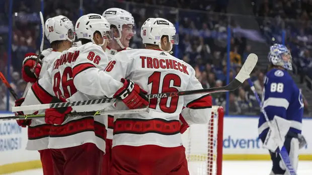 «Каролина» в овертайме победила «Тампу» в матче НХЛ