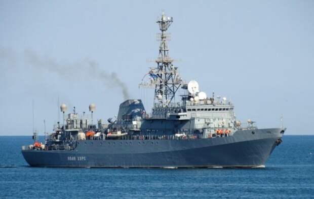 МО РФ: ВСУ попытались нанести удар по кораблю «Иван Хурс» проекта 18280 тремя беспилотными катерами