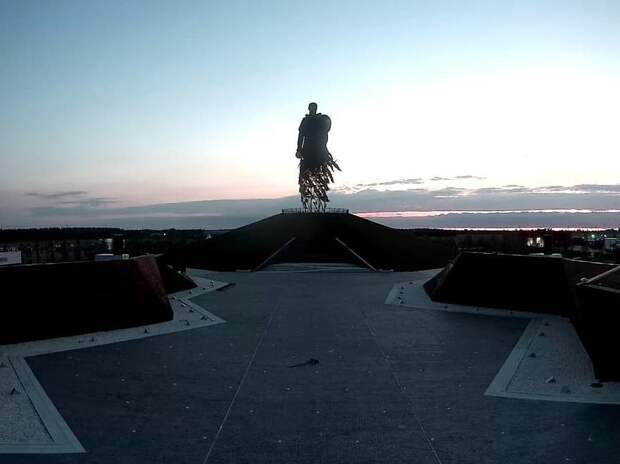 Скульптор опубликовал первую после открытия фотоподборку мемориала в Тверской области