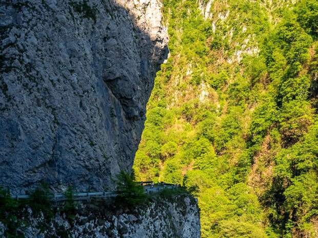 Заброшенная дорога в Сочи