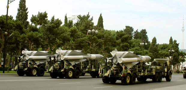 Ракеты комплекса С-200 на параде в Баку в 2013 году