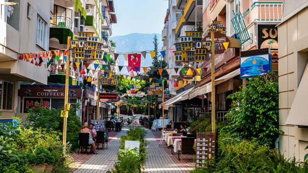 Берут предоплату и исчезают: новую схему обмана туристов раскрыли в Турции