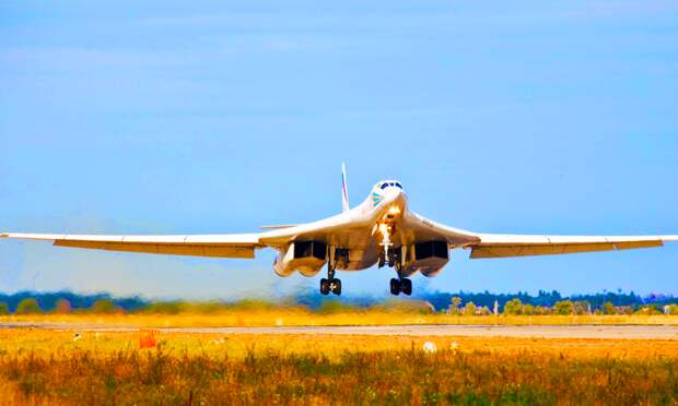 Ту-160 разнес целый аэродром боевиков под Алеппо