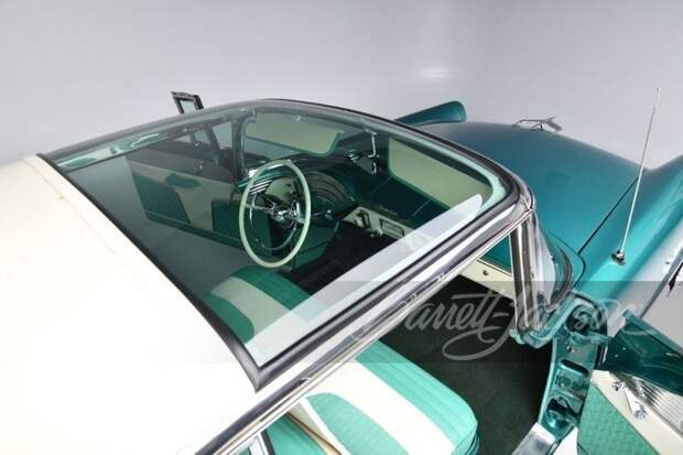 Думаете, панорамные крыши появились недавно? Посмотрите на этот на Mercury Montclair 1955 года
