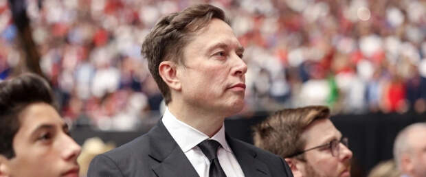 Маск меняет приоритеты с Марса на "саморастущий" лунный город