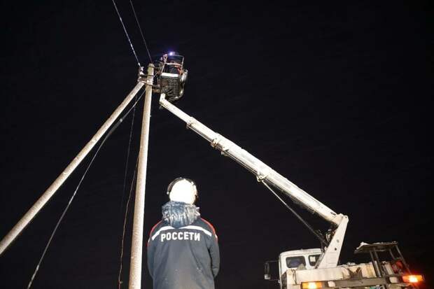 Под Петербургом спустя несколько дней вернули электричество жителям