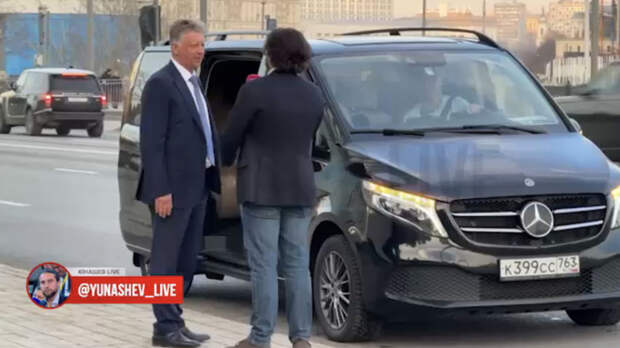 Глава АвтоВАЗа рассказал о доминировании Lada на рынке, а потом сел в Mercedes и уехал