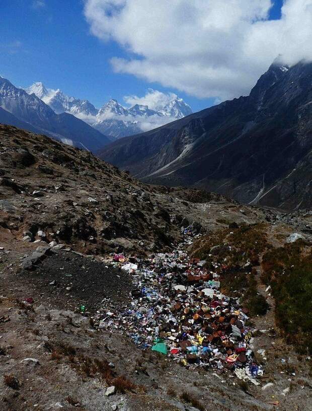 Эти шокирующие кадры показывают, что даже Эверест испытывает проблемы с отходами в мире, горы, мусор, отходы, природа, эверест