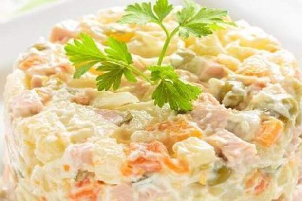 Салат оливье с курицей