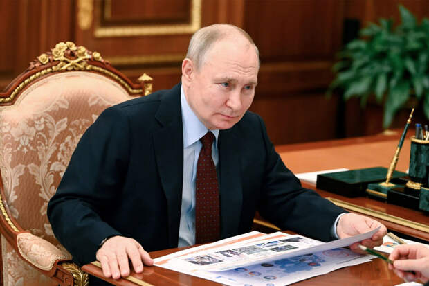 Путин похвалил главу "Росатома" Лихачева за развитие технологии